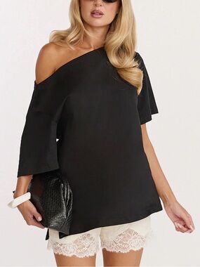 YH & CO Women's Black  Ruby Off Shoulder Asymmetrical T Shirt. NWT Size 6/XS